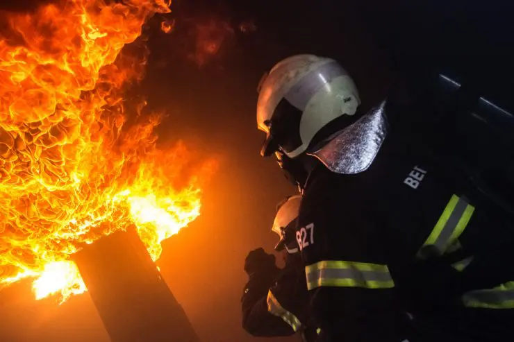 batteribrand i en bygning
