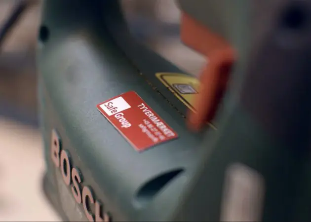 tyverimærke på et stykke værktøj med SafeGroups logo